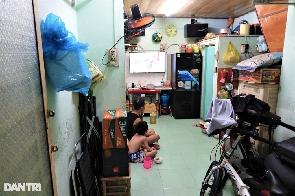 Tết không còn vui, đáng mong chờ với gia đình công nhân phải nghỉ sớm cả tháng (Ảnh: Nguyễn Vy).