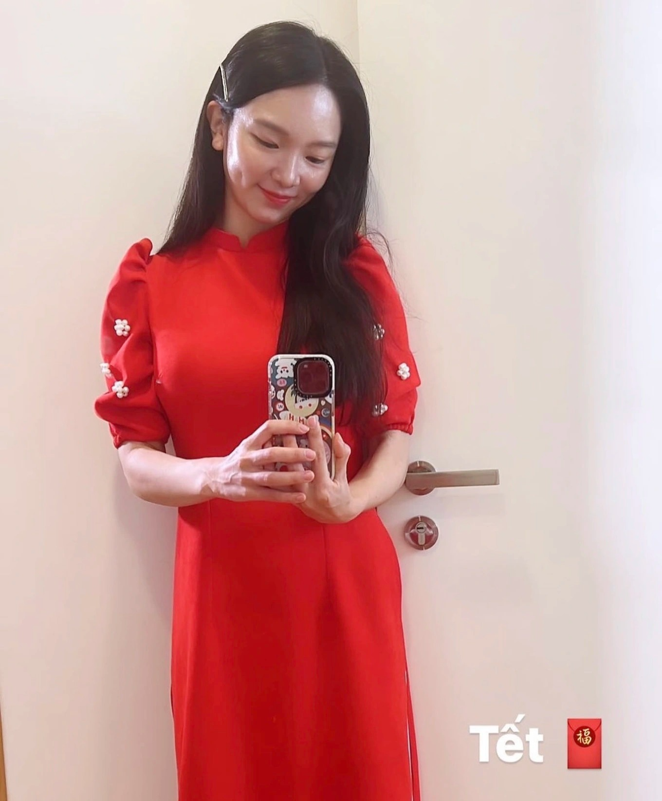 Park Eun Sol trong tà áo dài Việt Nam (Ảnh: NVCC).