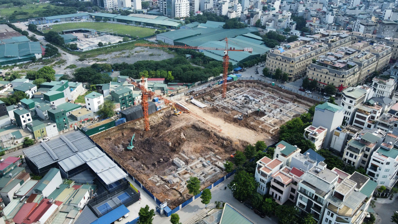 Theo Sở Xây dựng Hà Nội, giá bán tạm tính căn hộ nhà ở xã hội là 25 triệu đồng/m2. Với đơn giá trên, căn hộ diện tích 70m2 tại dự án nhà ở xã hội Hạ Đình có giá khoảng 1,75 tỷ đồng. Trong khi đó, giá cho thuê nhà ở xã hội khoảng 150.000 đồng/m2/tháng; giá thuê mua là 390.000 đồng/m2/tháng. Theo Sở Xây dựng Hà Nội, giá bán tạm tính căn hộ nhà ở xã hội là 25 triệu đồng/m2. Với đơn giá trên, căn hộ diện tích 70m2 tại dự án nhà ở xã hội Hạ Đình có giá khoảng 1,75 tỷ đồng. Trong khi đó, giá cho thuê nhà ở xã hội khoảng 150.000 đồng/m2/tháng; giá thuê mua là 390.000 đồng/m2/tháng.