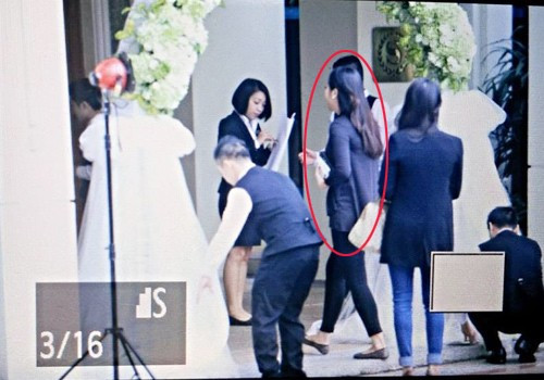 Cô dâu hoa hậu có mặt từ rất sớm. (Ảnh: Khám phá) 