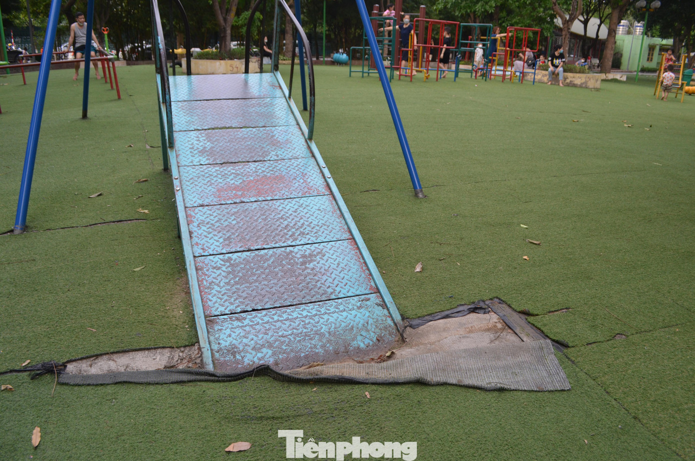Nhiều hạng mục tại công viên Cầu Giấy xuống cấp, gây nguy hiểm cho trẻ ảnh 5