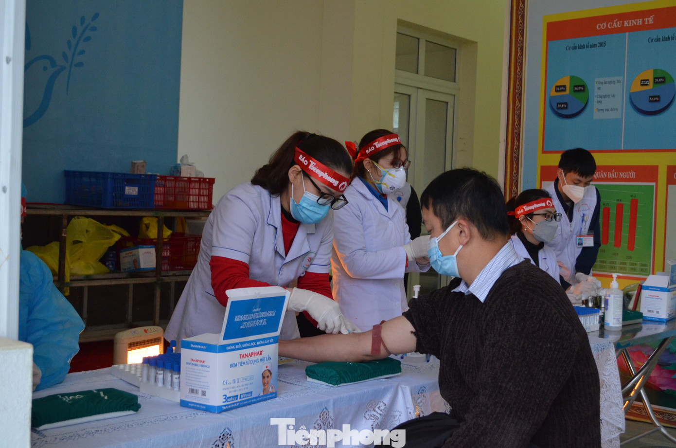 Tại đây, ông Hương cho biết hôm nay, mặc dù điều kiện thời tiết, dịch bệnh không ủng hộ nhưng với sự hỗ trợ của các ban ngành, đoàn thể của huyện cùng Hội chữ thập đỏ và tỉnh đoàn Lào Cai, ngày hội vẫn được diễn ra đúng như dự định ban đầu.