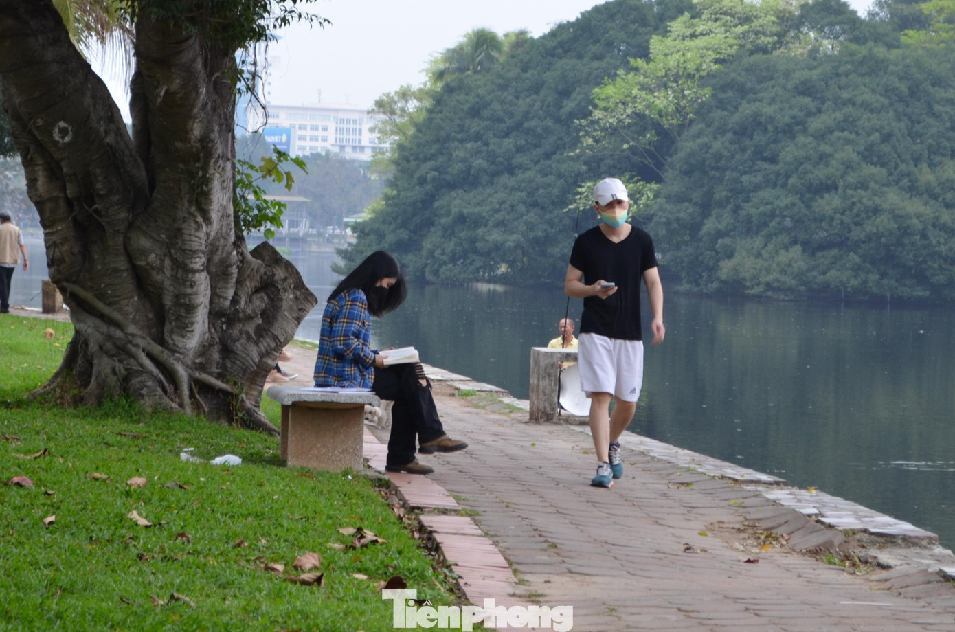 Các chuyên gia cho rằng, công viên Thống Nhất là không gian xanh có diện tích mặt nước và cây xanh lớn nhất Hà Nội và không nuôi, nhốt động vật nên về nguyên tắc cần phải cải tạo theo hướng mở để số đông người dân được tiếp cận.