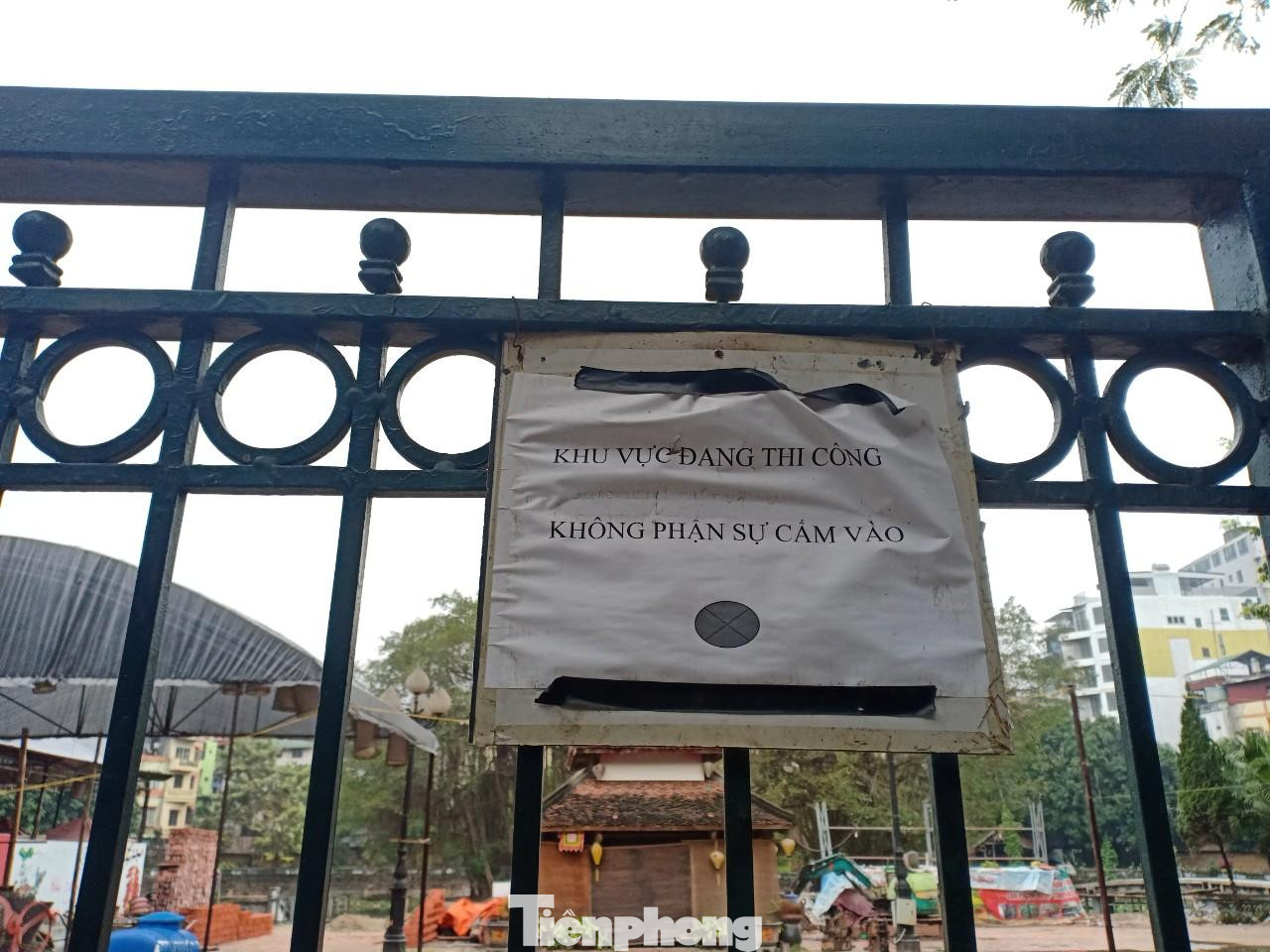 Trao đổi với với Tiền Phong, một cán bộ tại khu di tích đặc biệt này cho hay, lần đầu tiên trong lịch sử Hội chữ Xuân, ông đồ sẽ cho chữ online vì dịch vẫn diễn biến phức tạp nên không thể tổ chức trực tiếp.