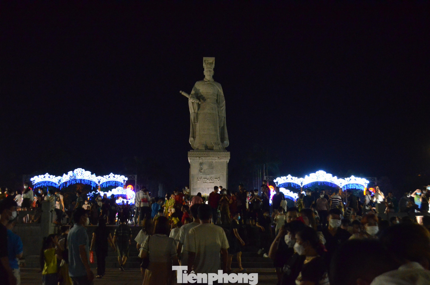 Sau một thời gian dài phải ngưng các hoạt động vui chơi do ảnh hưởng của dịch COVID-19, chương trình nghệ thuật do tỉnh Bắc Ninh tổ chức lần này gồm nhiều tiết mục đặc sắc như: Hát quan họ trên thuyền, bắn pháo hoa nghệ thuật...