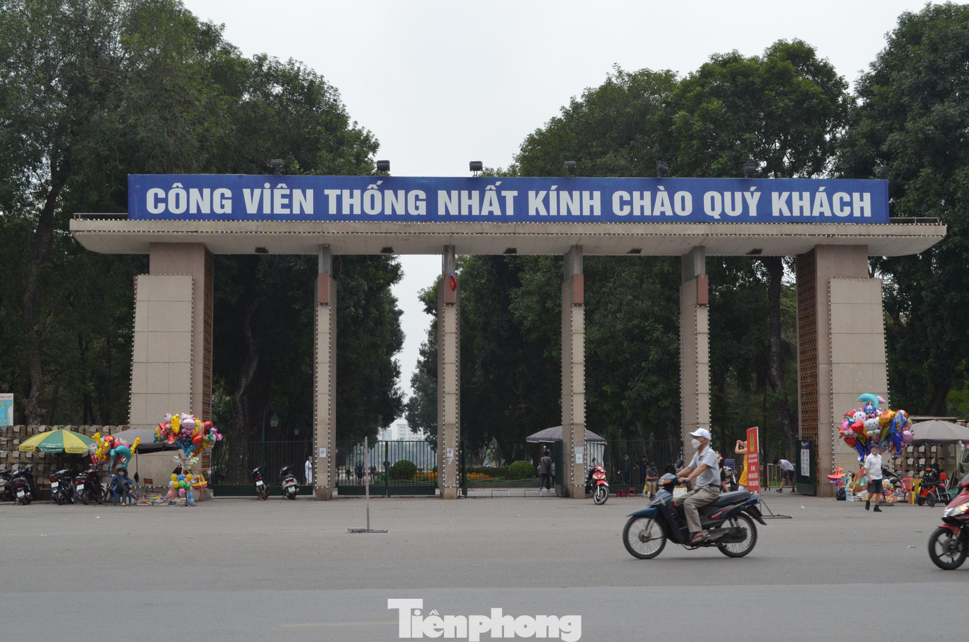 Công viên Thống Nhất được ví như một “hòn ngọc xanh” nằm giữa Thủ đô Hà Nội. Nơi đây đã lưu giữ những dấu ấn về lịch sử, về những con người, những câu chuyện đặc biệt.