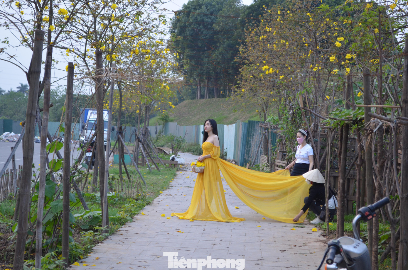 Nhiều người còn thuê riêng cả thợ ảnh, đội trang điểm, hậu cần để có thể lưu lại những tấm ảnh "chất" nhất.