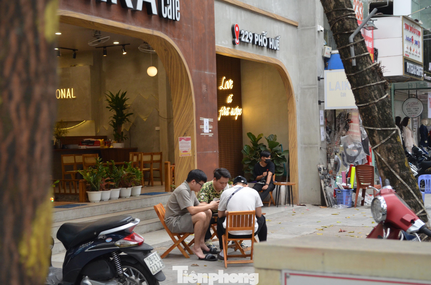 Có nơi được xem là đông khách cũng chỉ đếm trên đầu ngón tay.