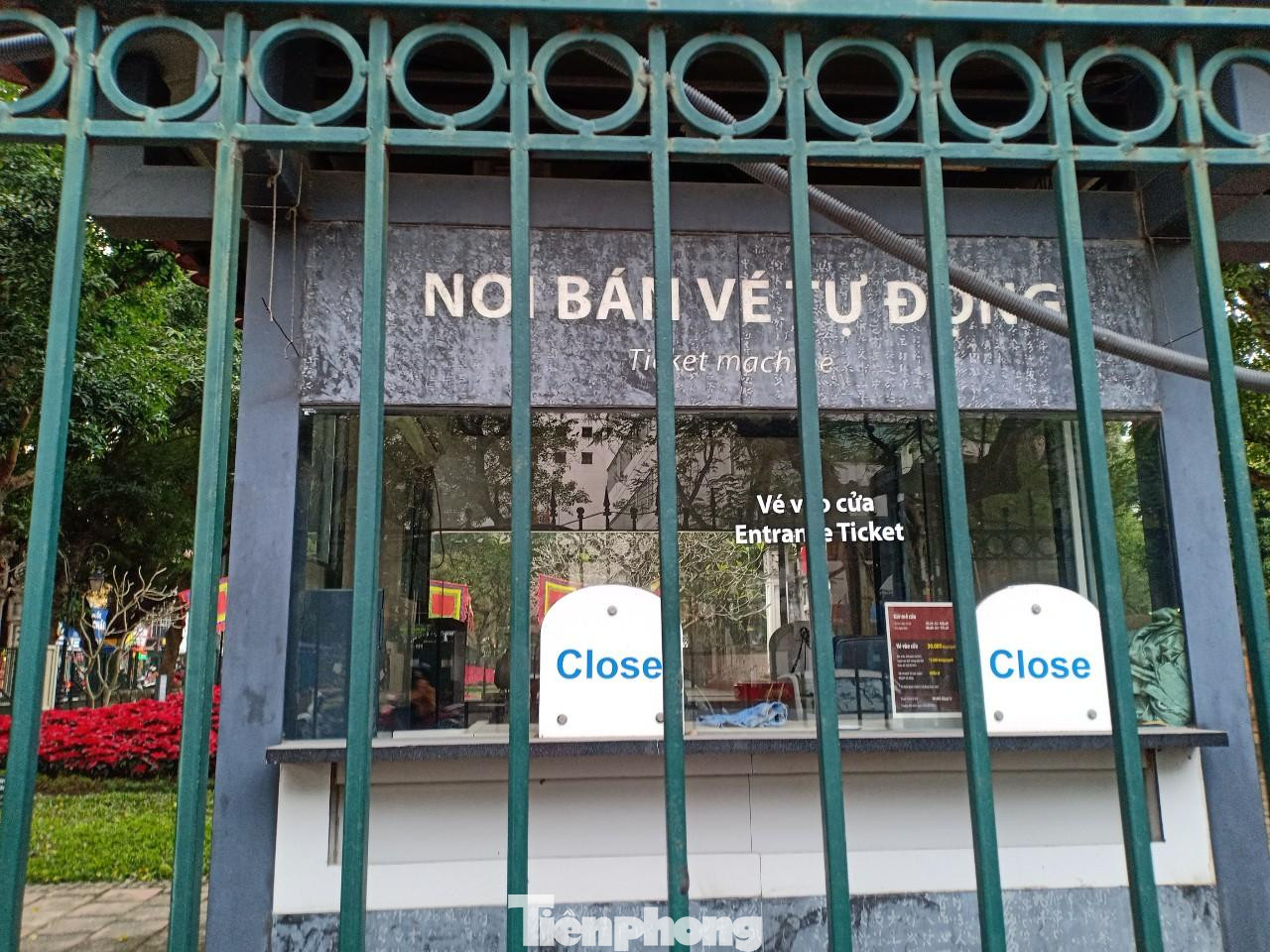 Năm nay, tình hình dịch bệnh vẫn tiếp diễn. Ghi nhận của PV ngày 27 tháng Chạp, Văn Miếu - Quốc Tử Giám vắng vẻ lạ thường.