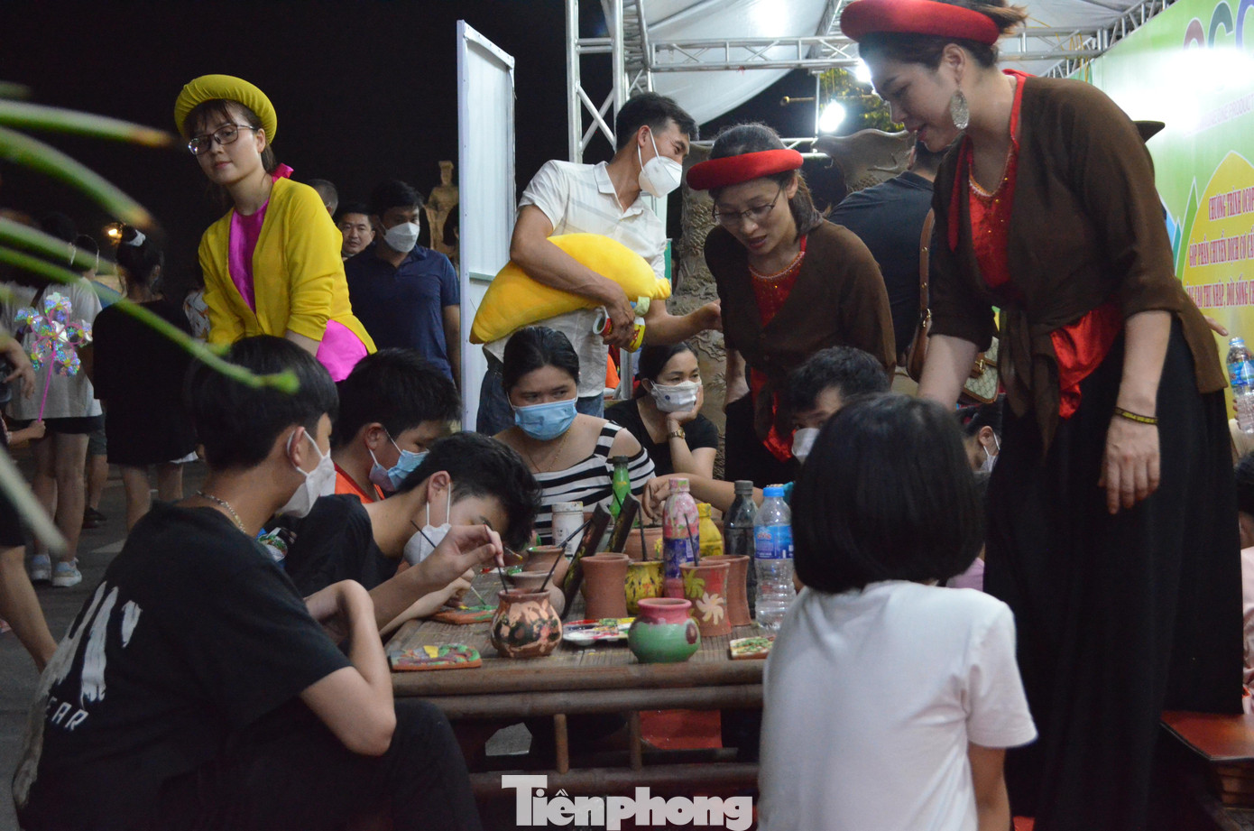 Bên cạnh đó, Sở Nông nghiệp và Phát triển nông thôn chủ trì, tổ chức trưng bày, giới thiệu, quảng bá sản phẩm OCOP.