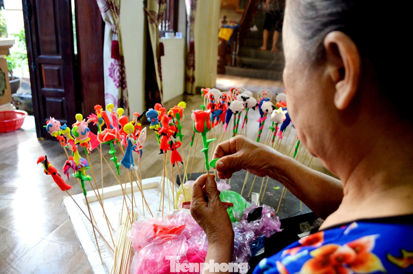 Tuy nhiên, sản phẩm muốn có hồn vẫn phải nhờ vào bàn tay khéo léo của người thợ nặn.