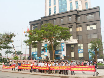 Không thống nhất về cách tính diện tích căn hộ đã nảy sinh nhiều vụ tranh chấp giữa người mua và chủ đầu tư tại không ít dự án căn hộ.. Không thống nhất về cách tính diện tích căn hộ đã nảy sinh nhiều vụ tranh chấp giữa người mua và chủ đầu tư tại không ít dự án căn hộ.