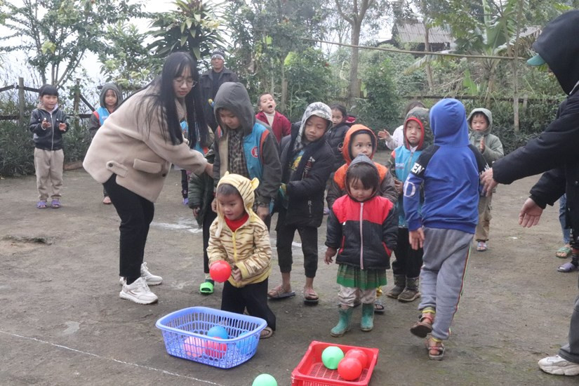 Các bạn nhỏ vui vẻ tham gia các trò chơi từ Ban Tổ chức (Ảnh: BTC).