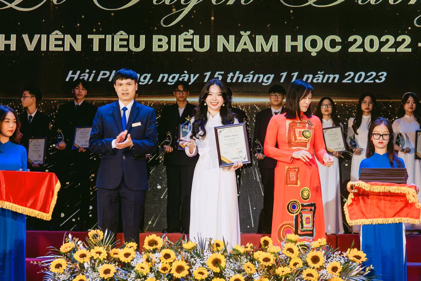 Mỹ Phương đạt danh hiệu sinh viên tiêu biểu lĩnh vực học tập - GPA cao nhất chuyên ngành năm học 2022-2023.