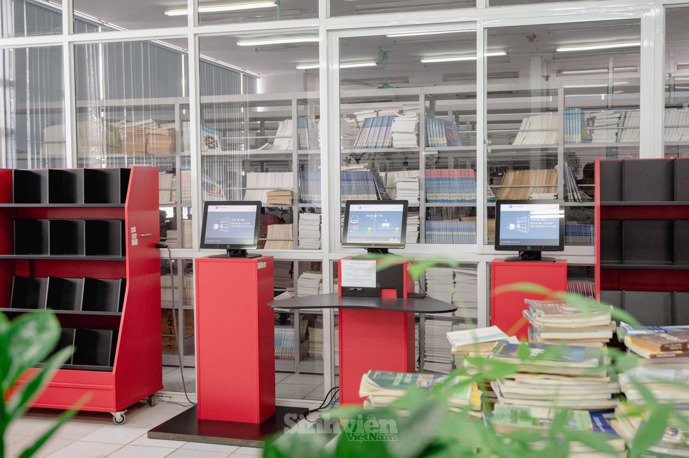 Về trường 'Xây' những ngày mùa hạ vắng bóng sinh viên ảnh 14 Về trường 'Xây' những ngày mùa hạ vắng bóng sinh viên ảnh 14