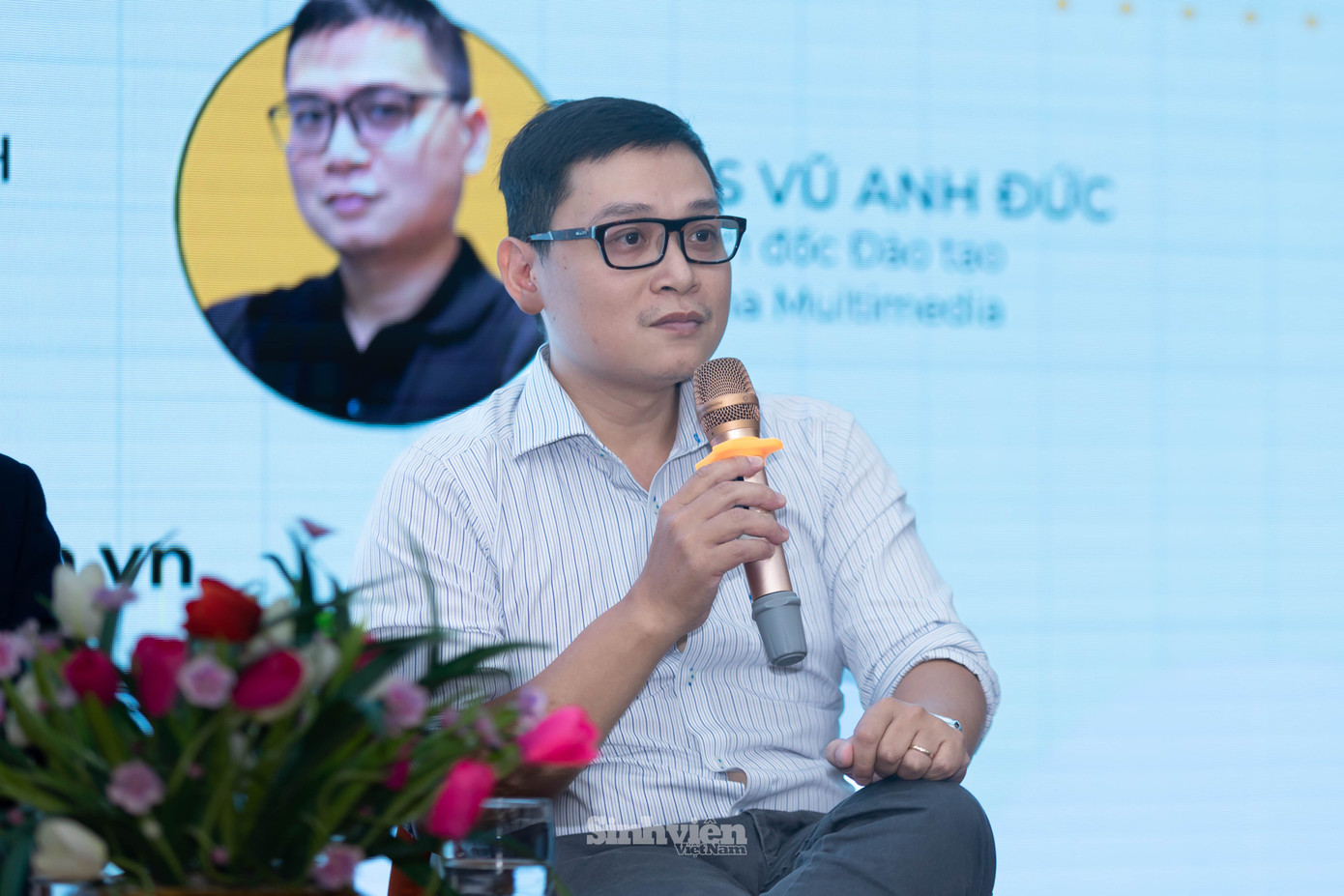 ThS Vũ Anh Đức - Giám đốc Đào tạo Hệ thống Đào tạo Thiết kế, Kỹ xảo 3D & Game - Arena Multimedia hào hứng chia sẻ những câu chuyện về du lịch tại Úc, so sánh các vấn đề của du lịch Việt Nam và thế giới.