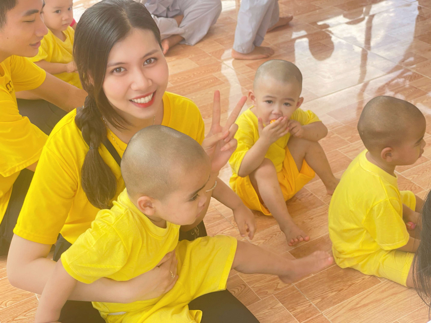 Vân Anh tích cực tham gia các hoạt động thiện nguyện với mong muốn chia sẻ và lan tỏa yêu thương đến mọi người. Vân Anh tích cực tham gia các hoạt động thiện nguyện với mong muốn chia sẻ và lan tỏa yêu thương đến mọi người.