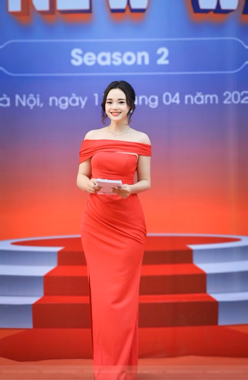 Trên cương vị MC, Thùy Linh có cơ hội học tập và trải nghiệm môi trường làm việc chuyên nghiệp.