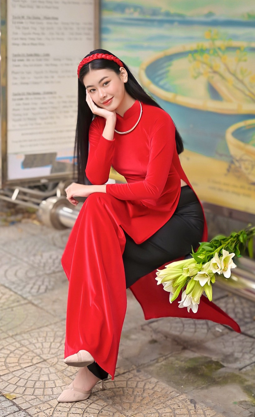 Phạm Tâm Anh Thy - sinh viên trường Đại học Kinh tế, Đại học Đà Nẵng. Phạm Tâm Anh Thy - sinh viên trường Đại học Kinh tế, Đại học Đà Nẵng.