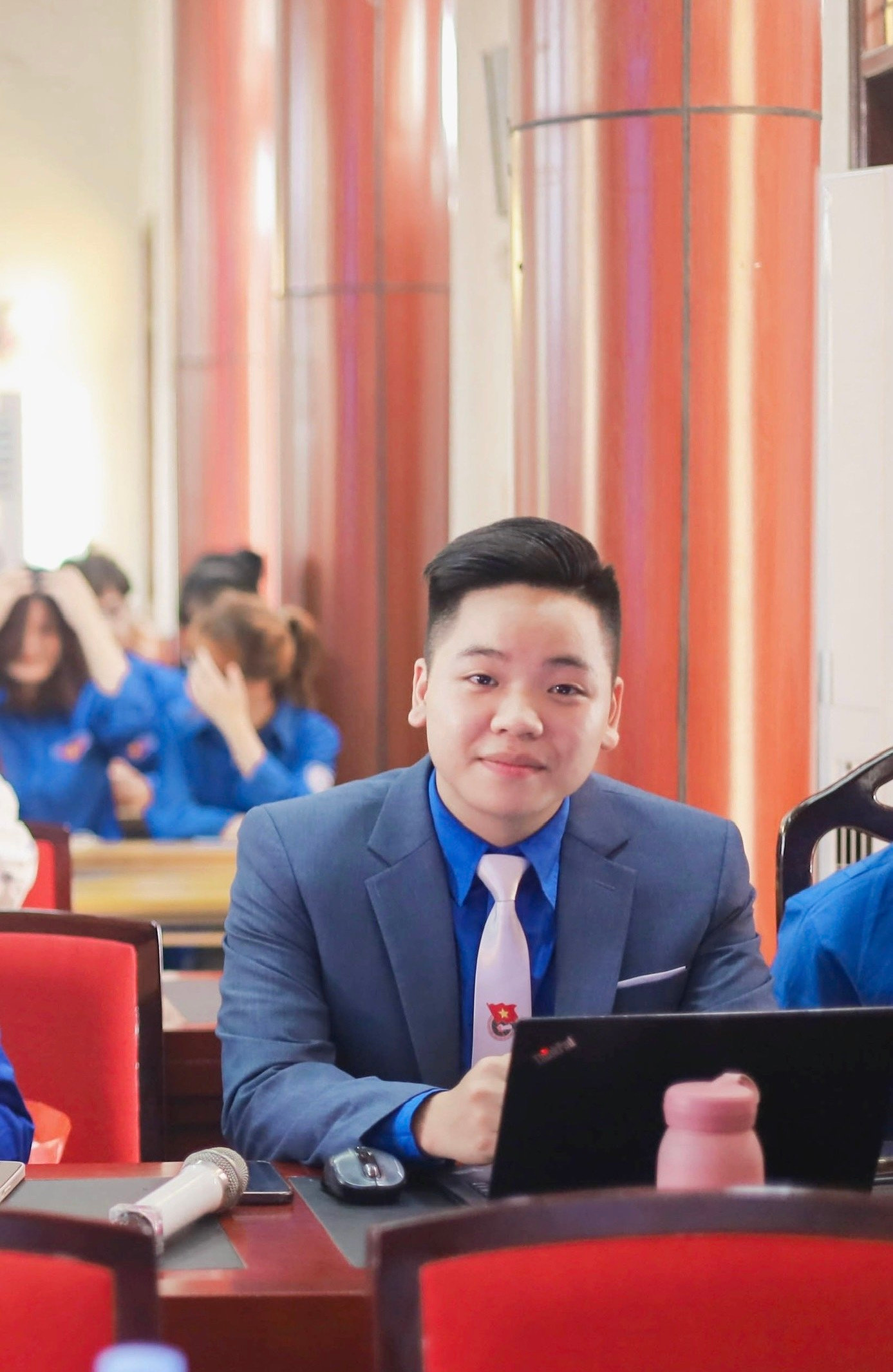 Lê Thành Long (sinh năm 2003) theo học song bằng hai trường là Đại học Kinh tế Quốc dân và Đại học Tài chính - Quản trị kinh doanh. Lê Thành Long (sinh năm 2003) theo học song bằng hai trường là Đại học Kinh tế Quốc dân và Đại học Tài chính - Quản trị kinh doanh.