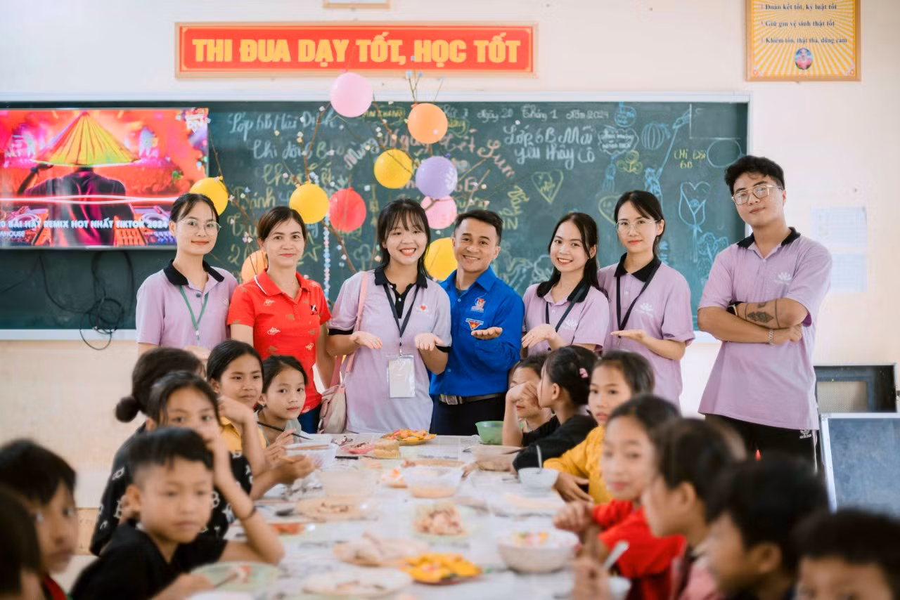 Những người trẻ giàu nhiệt huyết đến từ dự án “Xuân Ấm Biên Cương 2024”.