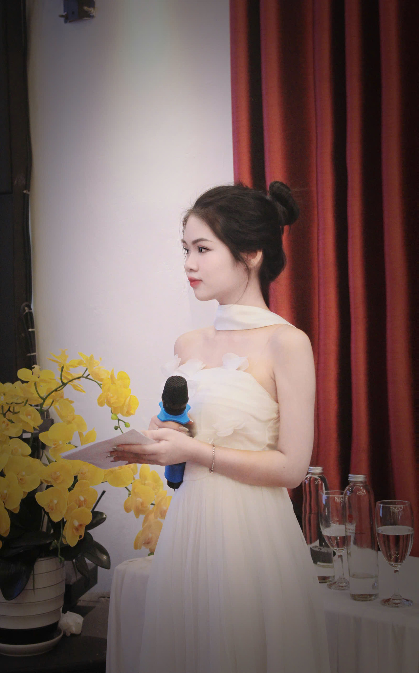 Cô gái nhỏ không ngần ngại trước thử thách nào. Cô gái nhỏ không ngần ngại trước thử thách nào.