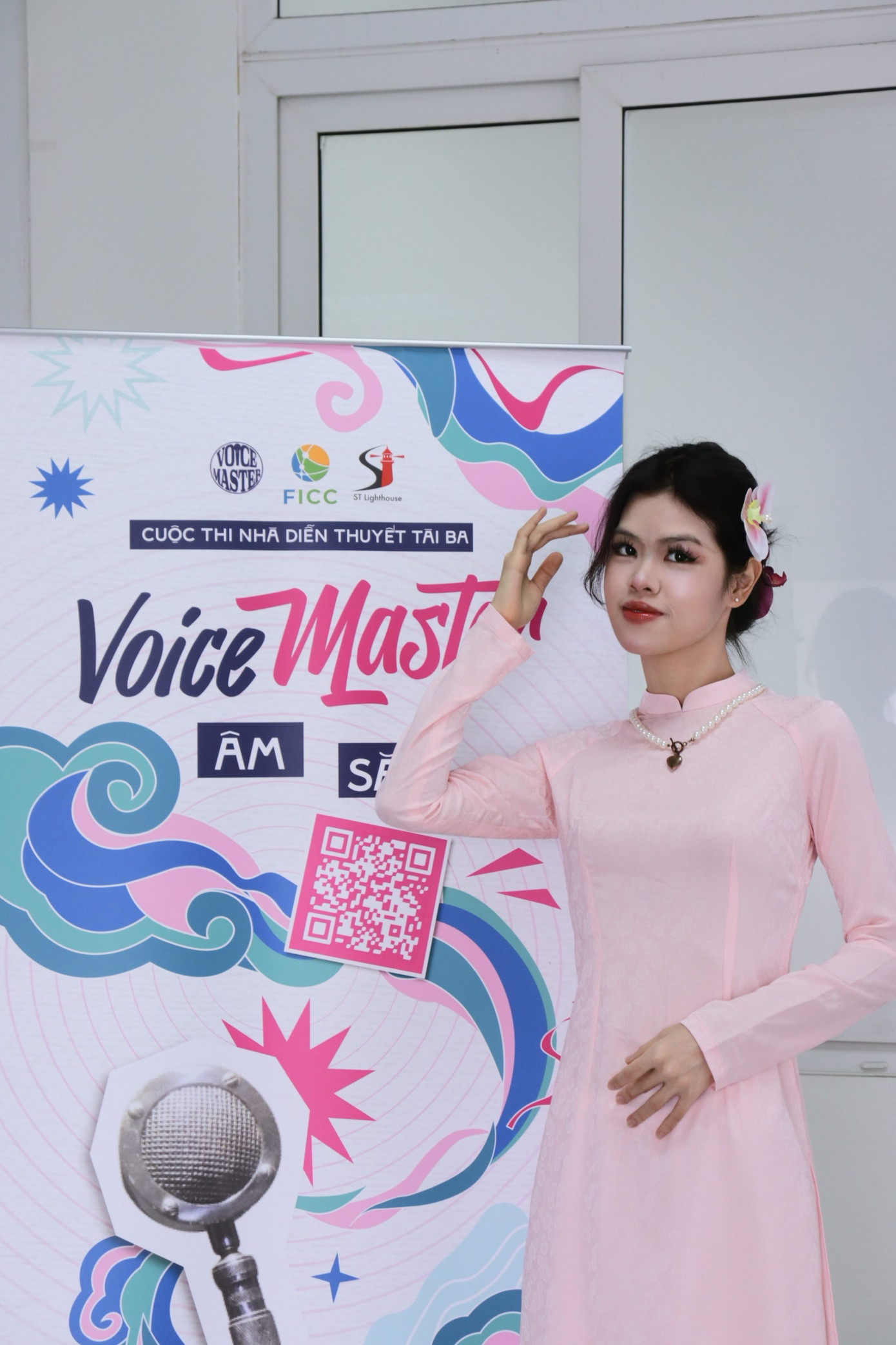 Quỳnh Hương tham gia cuộc thi Nhà diễn thuyết tài ba - Voice Master 2024. Quỳnh Hương tham gia cuộc thi Nhà diễn thuyết tài ba - Voice Master 2024.