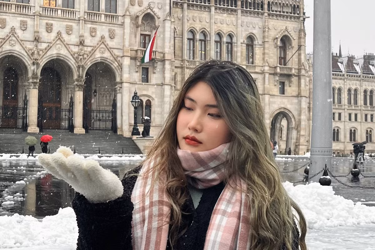 An Na đón mùa tuyết đầu tiên tại châu Âu.