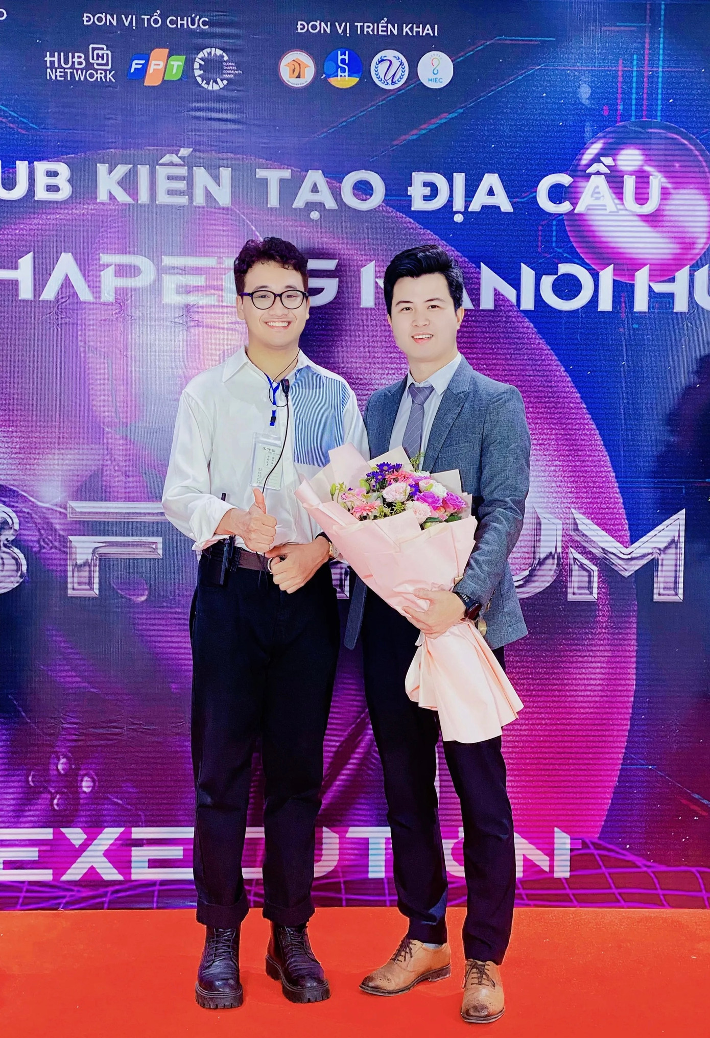 Đình Long cùng anh Trần Trung Hiếu - CEO TopCV - Forbes Under 30 Việt Nam tại sự kiện “Hub Forum - The Execution 2023” của Hub Network. Đình Long cùng anh Trần Trung Hiếu - CEO TopCV - Forbes Under 30 Việt Nam tại sự kiện “Hub Forum - The Execution 2023” của Hub Network.