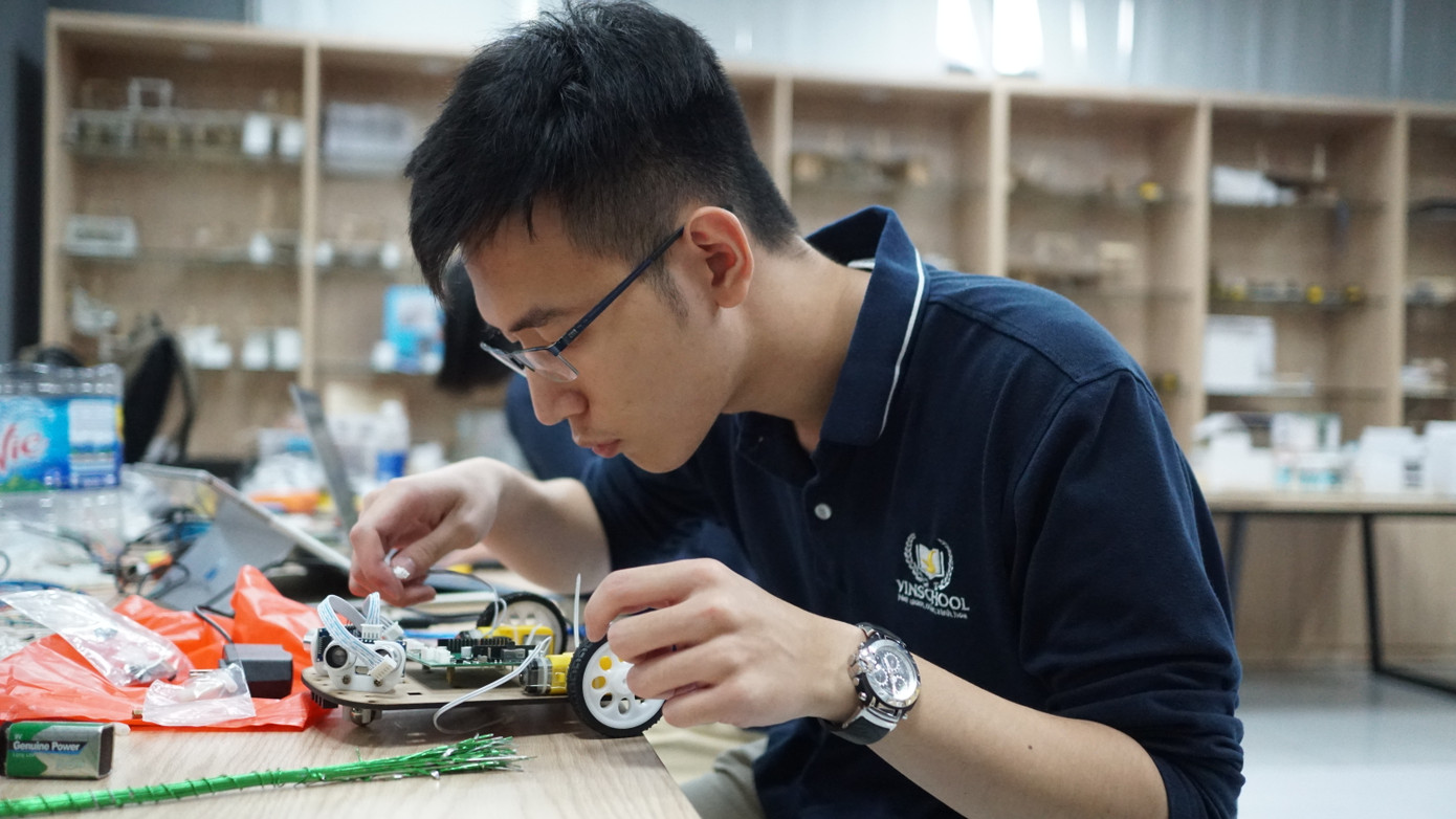 Minh Quân khi học tại trường cấp 3 Vinschool.