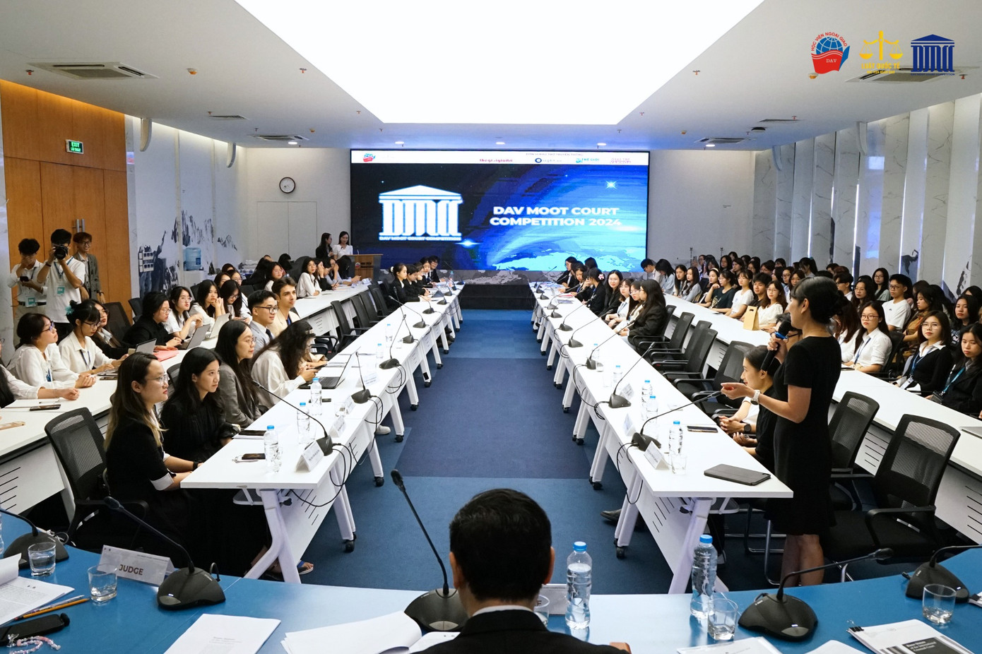 Toàn cảnh Vòng Tranh tụng Cuộc thi Diễn án Luật Học viện Ngoại giao 2024.