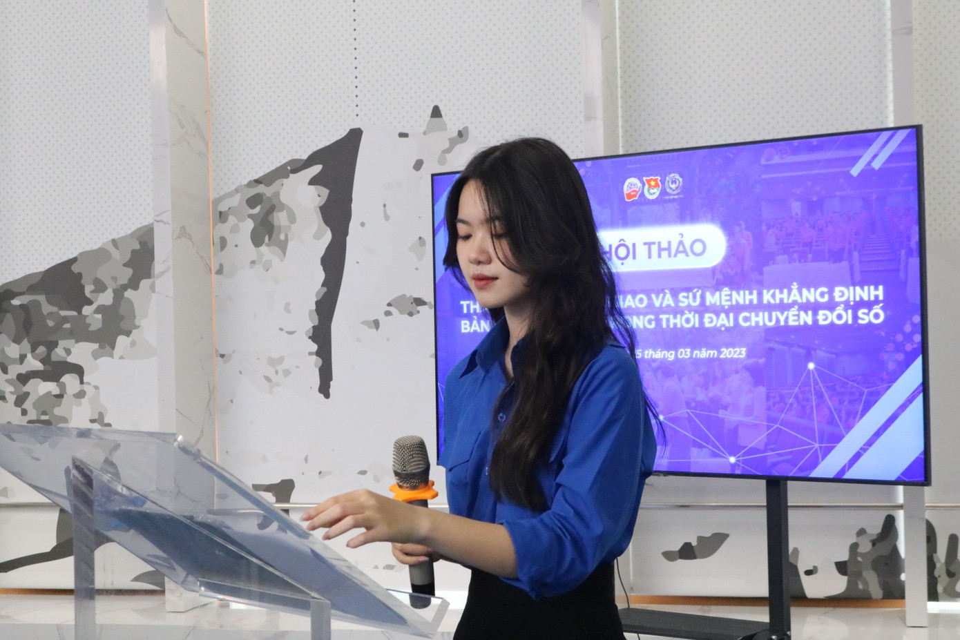 MC Hội thảo Thanh niên Ngoại giao và sứ mệnh khẳng định bản sắc Việt Nam trong thời đại chuyển đổi số.