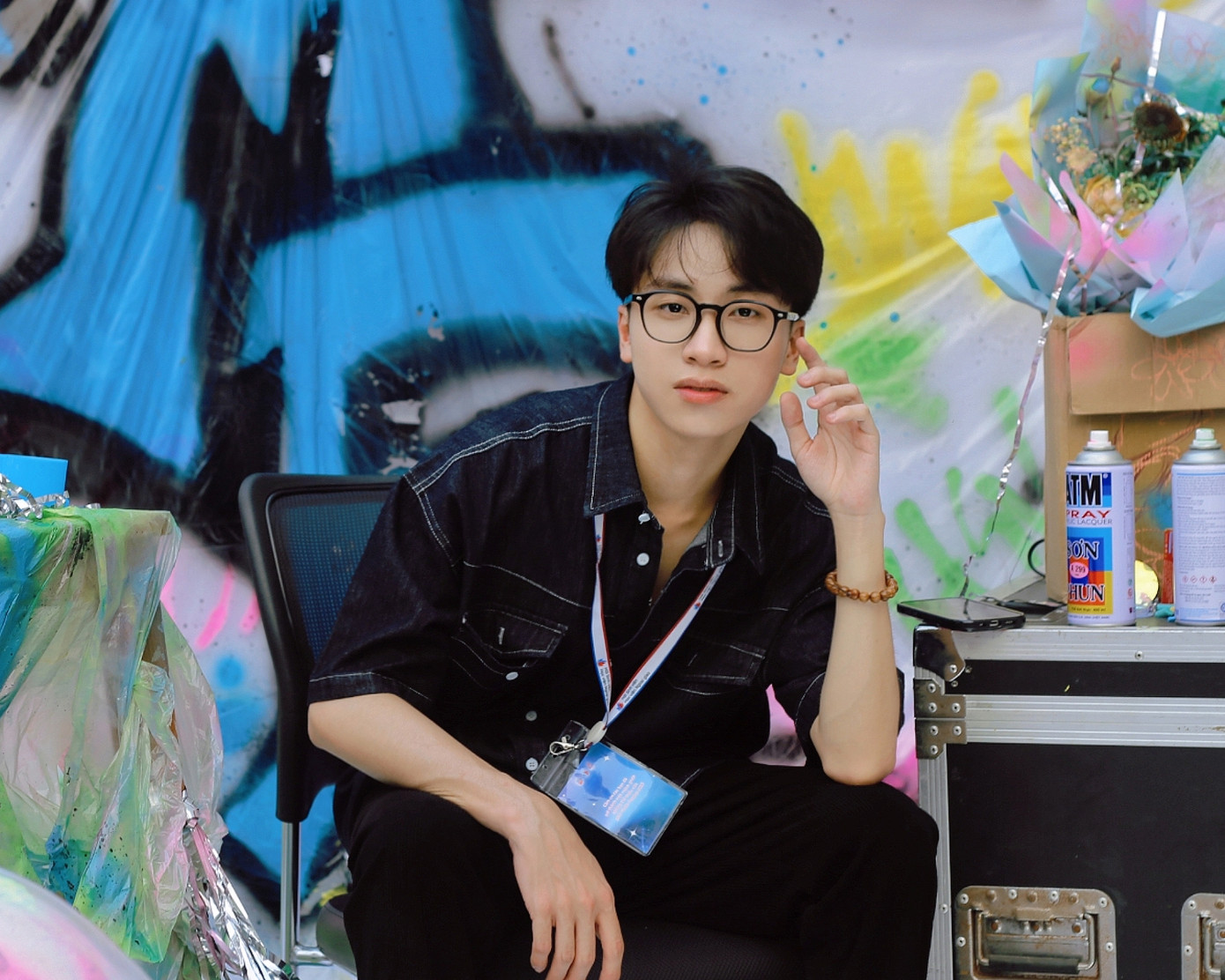 Chàng trai còn có ngoại hình ưa nhìn, nổi bật trên các nền tảng xã hội như Facebook, Instagram. Chàng trai còn có ngoại hình ưa nhìn, nổi bật trên các nền tảng xã hội như Facebook, Instagram.