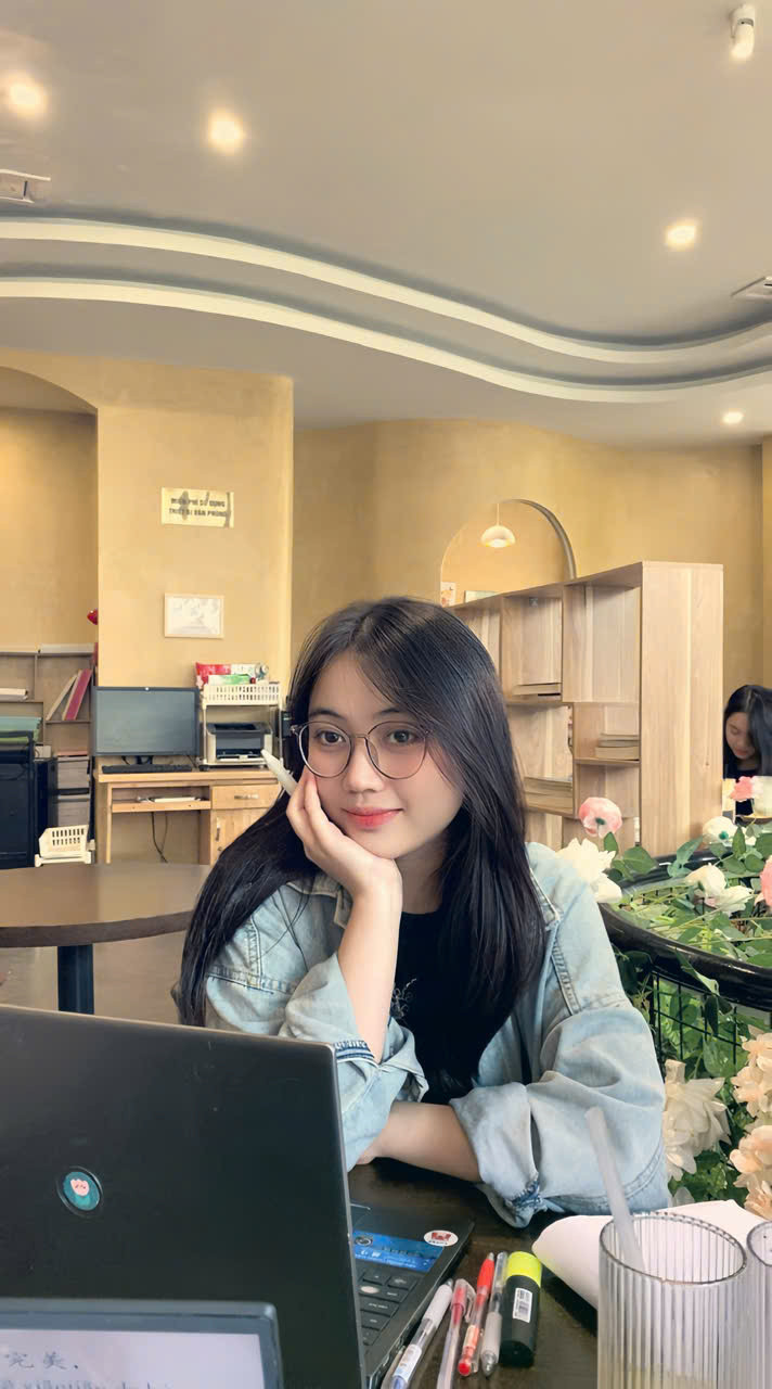 Thuỳ Linh và lời khuyên cho các bạn tân sinh viên. Thuỳ Linh và lời khuyên cho các bạn tân sinh viên.