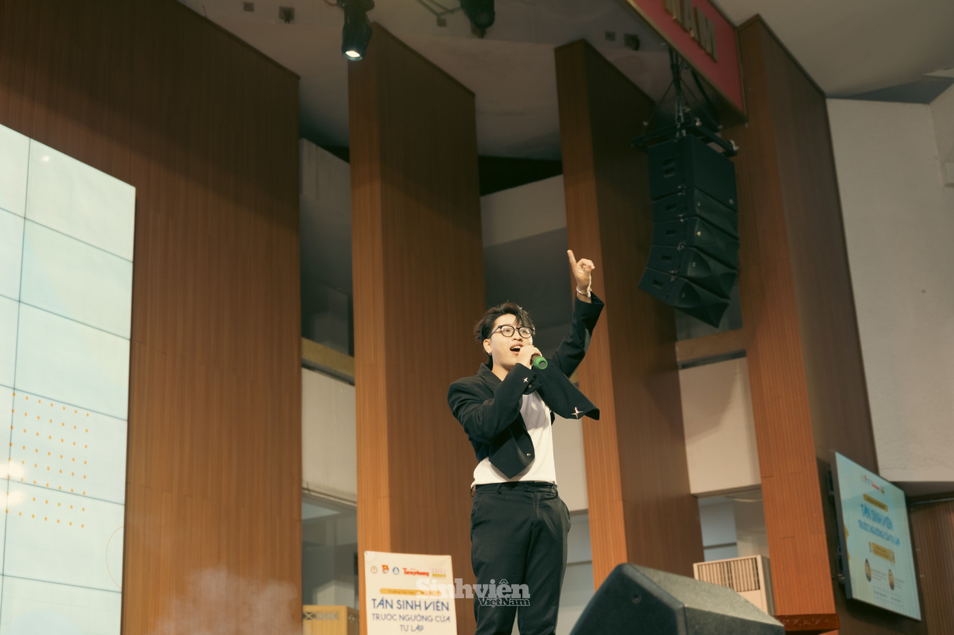 Kuun Đức Nam là nghệ sĩ trẻ tài năng có nhiều sản phẩm âm nhạc được các bạn trẻ yêu thích như: Tình cờ yêu em, Yêu nhau xong rồi, 5 tháng bên em...