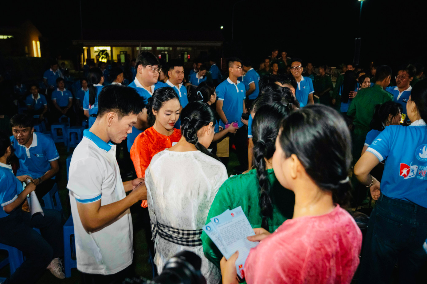 Những bức thư tay gửi từ đất liền. Những bức thư tay gửi từ đất liền.