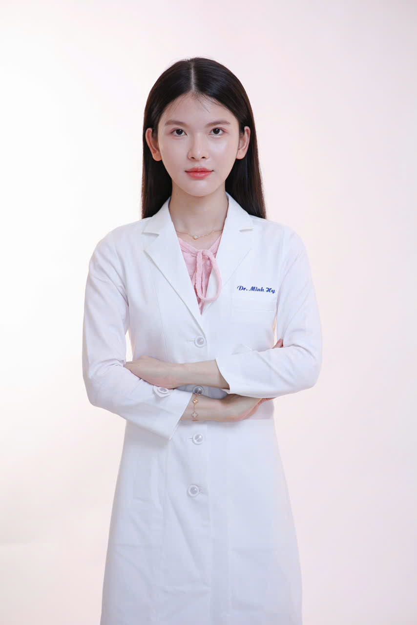 Minh Hy trong chiếc áo blouse. Minh Hy trong chiếc áo blouse.