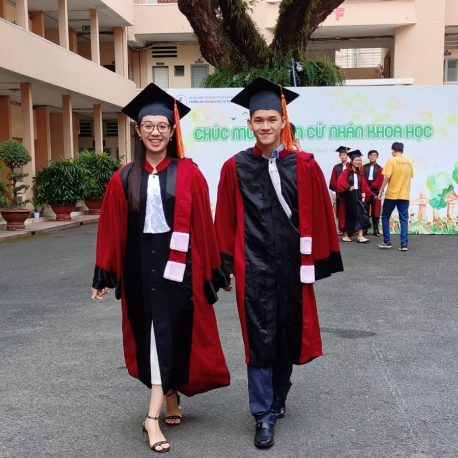 Người bạn gái cùng ngành Toán học đồng hành cùng Khang từ năm thứ nhất. Người bạn gái cùng ngành Toán học đồng hành cùng Khang từ năm thứ nhất.