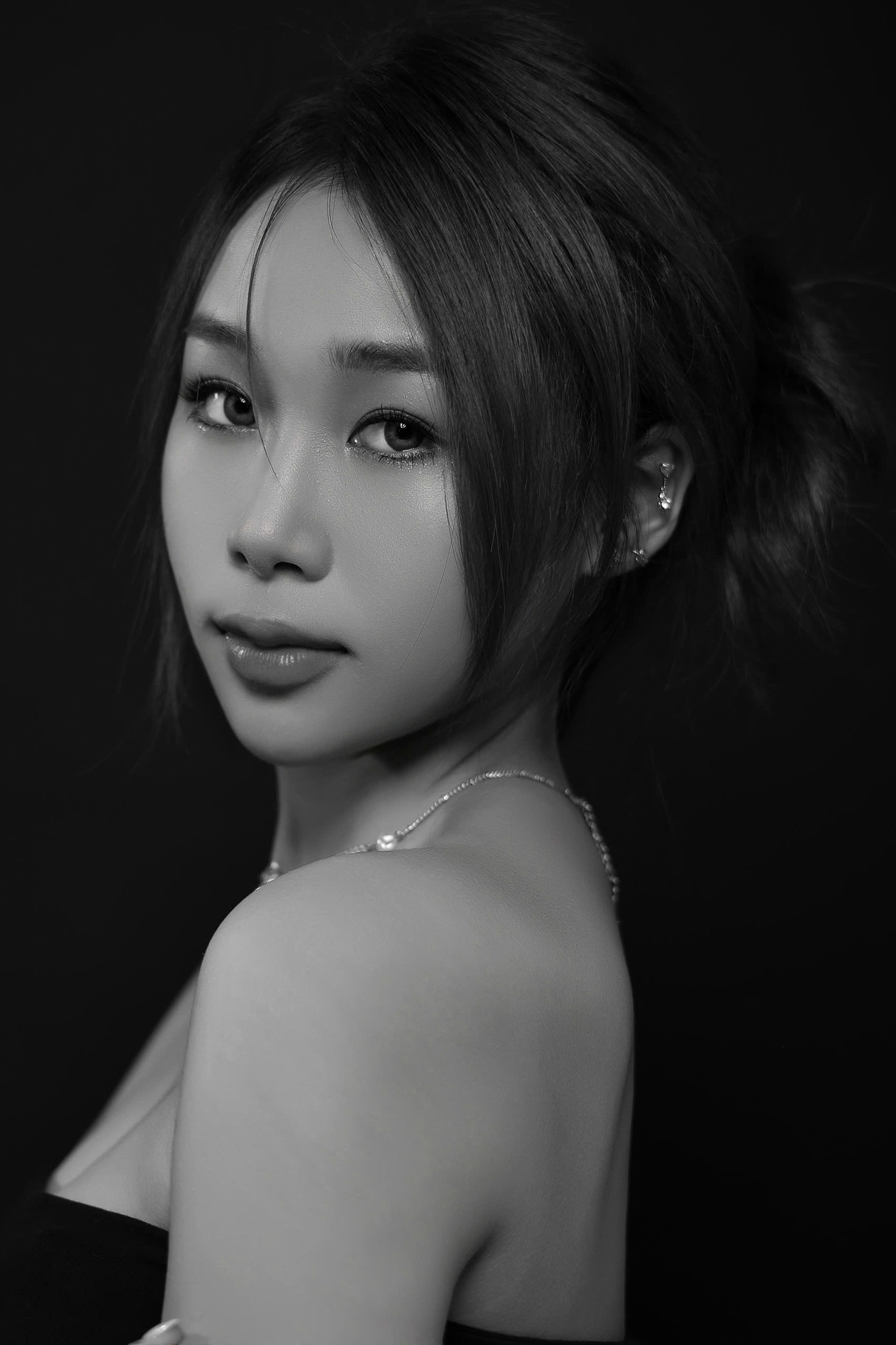 Khánh Huyền với vai trò mẫu ảnh.