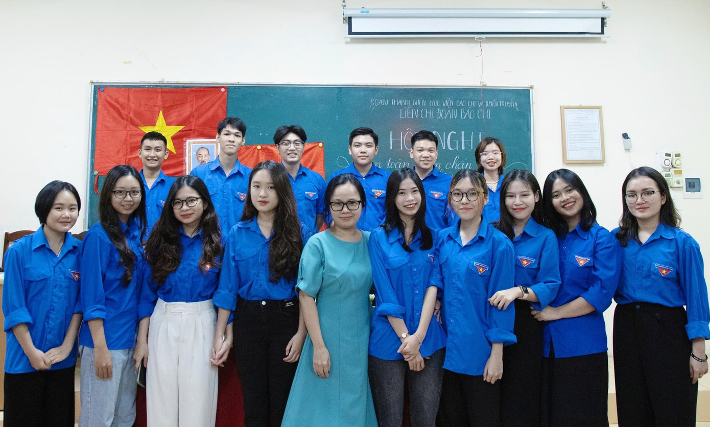 Kiều Trang cùng các bạn sinh viên tham gia kiện toàn Ban Chấp hành Liên chi. Kiều Trang cùng các bạn sinh viên tham gia kiện toàn Ban Chấp hành Liên chi.