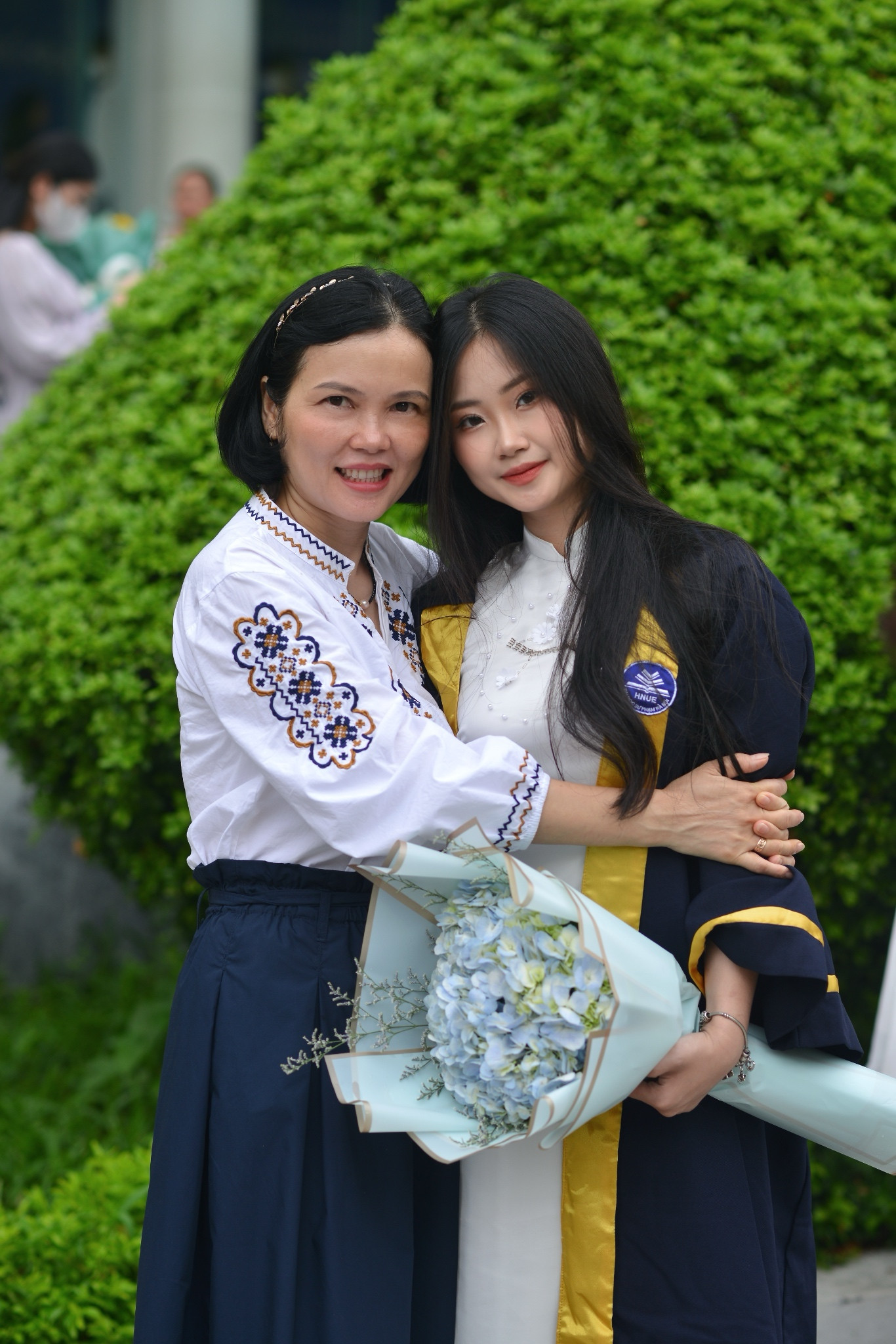 Mẹ là người luôn bên cạnh hỗ trợ, động viên giúp Hà Linh phát triển và hoàn thiện bản thân. Mẹ là người luôn bên cạnh hỗ trợ, động viên giúp Hà Linh phát triển và hoàn thiện bản thân.