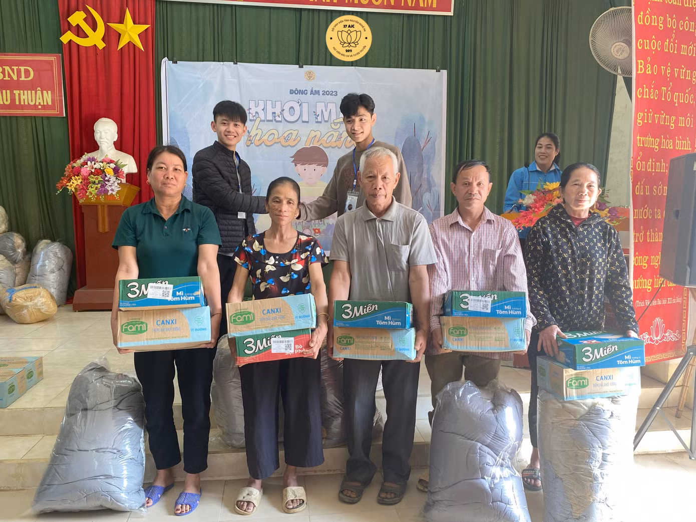 Sự phấn khởi hiện lên trên gương mặt các hộ dân.