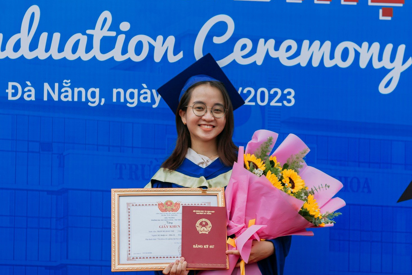 Bảo Thi trong ngày tốt nghiệp trường Đại học Bách khoa, Đại học Đà Nẵng.