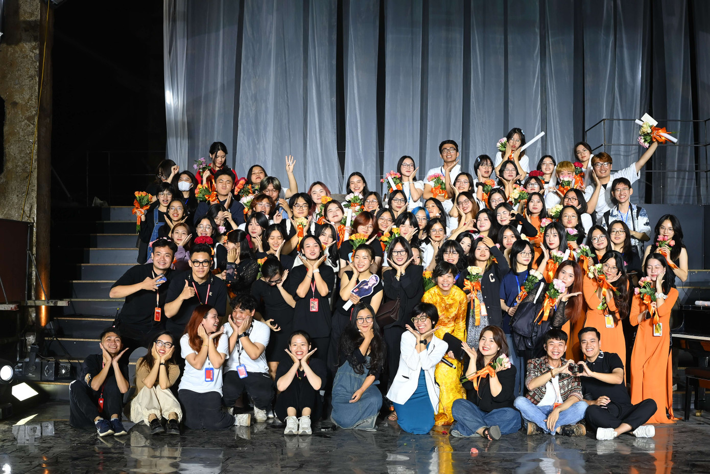 Hòa sống bằng cái tâm, hoạt động bằng tình thương trong các công tác xã hội.