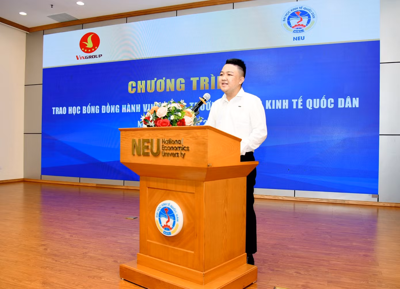 “Mục tiêu của bản thân không chỉ là thành công, mà còn là việc trở thành người sống có ý nghĩa và có đóng góp xây dựng xã hội.” - Nguyễn Hoàng Dương cho biết. “Mục tiêu của bản thân không chỉ là thành công, mà còn là việc trở thành người sống có ý nghĩa và có đóng góp xây dựng xã hội.” - Nguyễn Hoàng Dương cho biết.