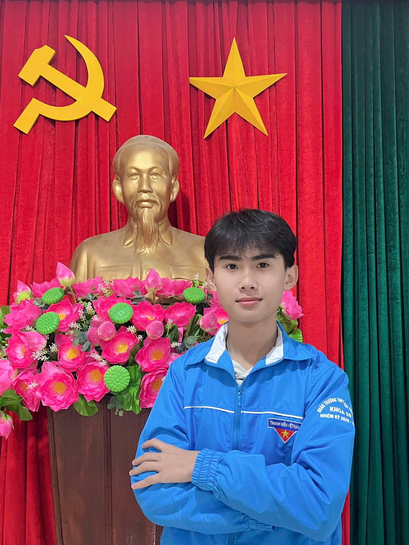 Lê Tiến Chung hiện là sinh viên năm nhất lớp Báo in, Học viện Báo chí và Tuyên truyền. Lê Tiến Chung hiện là sinh viên năm nhất lớp Báo in, Học viện Báo chí và Tuyên truyền.