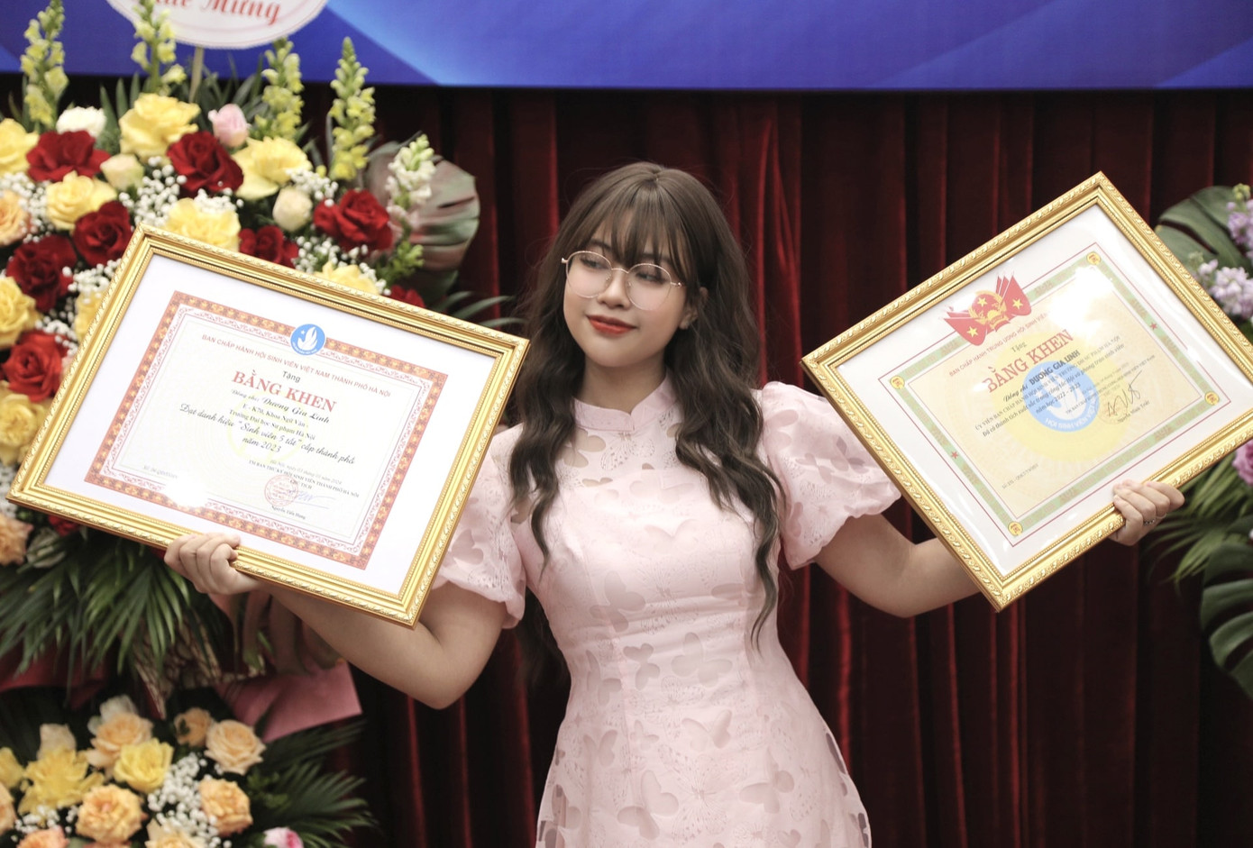 Gia Linh đạt khen thưởng từ Trung ương Hội Sinh viên Việt Nam và Hội Sinh viên Thành phố Hà Nội. Gia Linh đạt khen thưởng từ Trung ương Hội Sinh viên Việt Nam và Hội Sinh viên Thành phố Hà Nội.