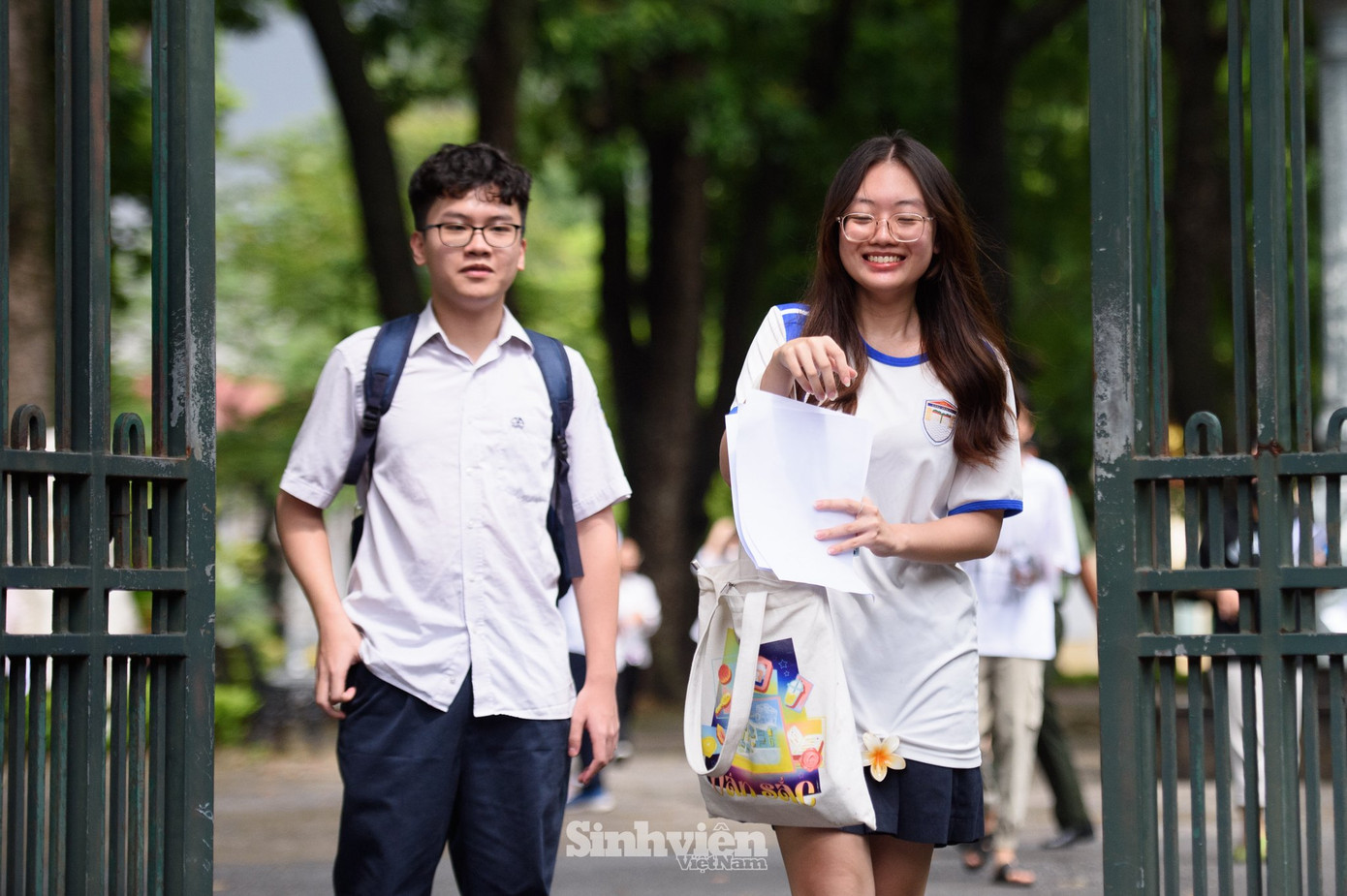 Tình yêu quê hương, đất nước là đề tài được đánh giá gần gũi với học sinh, nhiều sĩ tử chia sẻ rằng tác phẩm Đất Nước là tác phẩm được các em ôn luyện kỹ càng. (Ghi nhận tại điểm thi Trường THPT Chu Văn An - Hà Nội)