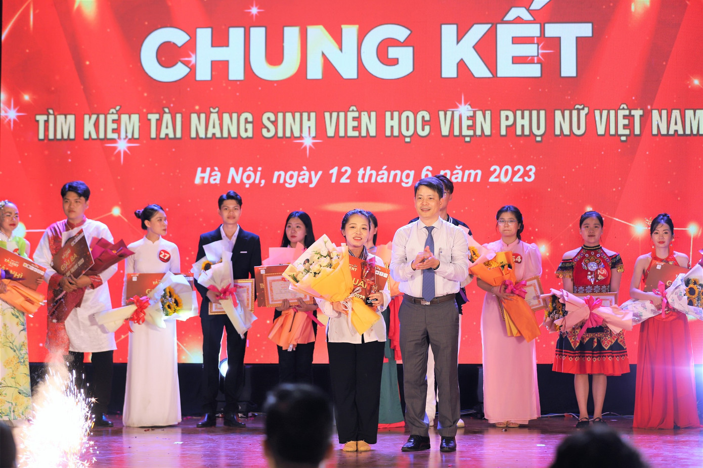 Chung kết cuộc thi Tìm kiếm tài năng sinh viên Học viện Phụ nữ Việt Nam.