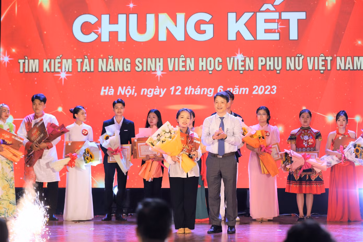 Chung kết cuộc thi Tìm kiếm tài năng sinh viên Học viện Phụ nữ Việt Nam.